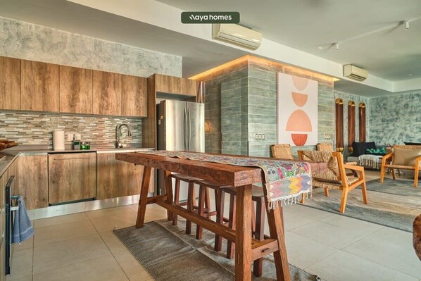 Apartment, Multiple Beds, Kitchen, Ocean View (Loft 268 706 and 707) | Interior