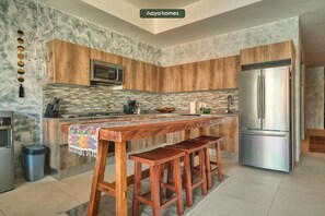 Appartement, plusieurs lits, cuisine, vue océan (Loft 268 706 and 707) | Cuisine privée | Cafetière/bouilloire