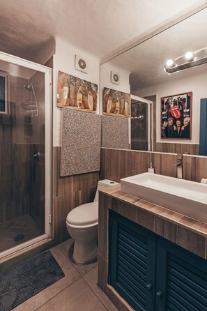 Condo, Multiple Beds, Terrace, Ocean View (La Palapa 106) | Bathroom | Towels