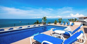 Pool - Cozy 2BR King Beds - Rooftop Pool - Fast Wifi (Puerto Vallarta)