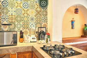 Apartment, 1 King Bed, Balcony, Ocean View (606 Plaza Mar) | Private kitchen