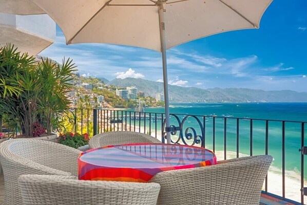 Apartment, Multiple Beds, Kitchen, Ocean View (712-VistadelSol) | Outdoor dining