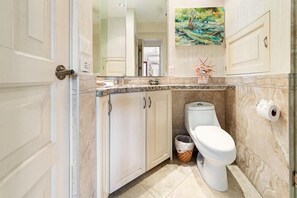 Condo, Multiple Beds, Pool Access, Ocean View (712-VistadelSol) | Bathroom | Towels