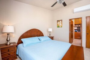 Condo, Plusieurs lits, balcon, vue sur l’océan (Colibri 504) | 2 chambres, décor unique, ameublement unique, literie fournie