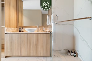 Apartment, 2 Queen-Betten, Whirlpool, Poolblick (Maritima Golf 5J) | Badezimmer | Handtücher