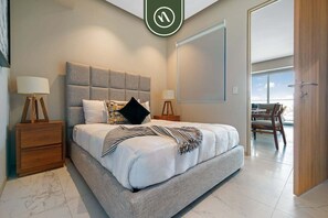 Apartamento, 2 camas de matrimonio, bañera de hidromasaje, vistas a la piscina (Maritima Golf 5J) | 2 dormitorios, decoración individual, mobiliario individual