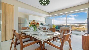 Apartment, 2 Queen Beds, Jetted Tub, Pool View (Maritima Golf 5J)