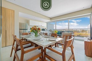 Appartement, 2 queensize bedden, bubbelbad, uitzicht op zwembad (Maritima Golf 5J) | Dineren