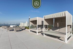 A rooftop terrace with outdoor seating and a view of the city skyline. - New 2BR APT - Beach Access - Pool - GYM - Jacuzzi (Nuevo Nayarit)