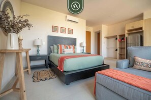 Studio, 1 Queen Bed, Kitchen, Ocean View (Makare 303)