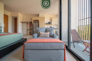 Studio, 1 Queen Bed, Kitchen, Ocean View (Makare 303) | 1 bedroom, individually decorated, individually furnished