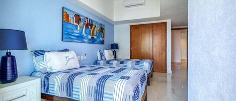 Condo, varias camas, hidromasaje, vista al océano (Grand Venetian T2000 701) | 3 habitaciones, decoración personalizada y muebles diferentes