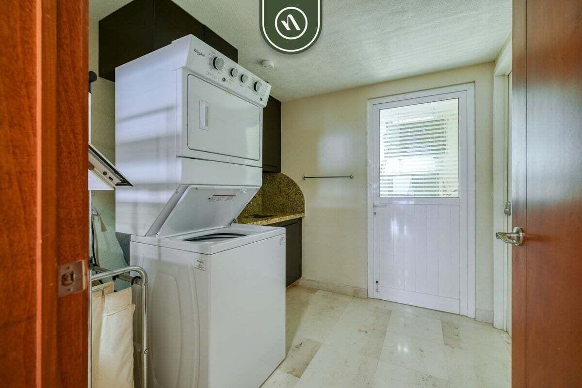 Condo, Multiple Beds, Hot Tub, Ocean View (Grand Venetian T2000 701) | Laundry