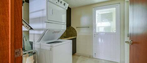 Condo, Multiple Beds, Hot Tub, Ocean View (Grand Venetian T2000 701) | Laundry