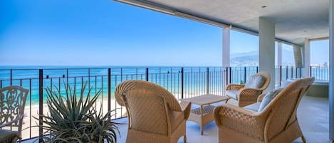 Condo, varias camas, hidromasaje, vista al océano (Grand Venetian T2000 701) | Vista desde la habitación