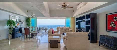Condo, Multiple Beds, Hot Tub, Ocean View (Grand Venetian T2000 701) | Living area