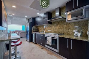 Appart'hôtel, plusieurs lits, bain à remous, vue océan (Grand Venetian T2000 701) | Cuisine privée