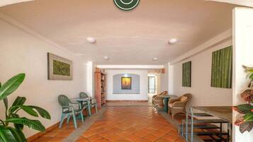 Departamento, varias camas, balcón, vista al océano (One Beach Street 310 C) | Interior