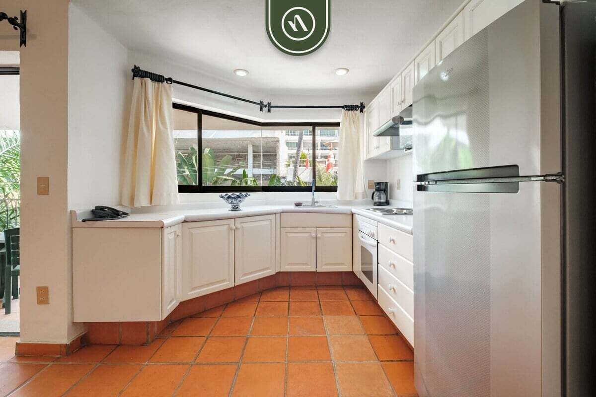Departamento, varias camas, balcón, vista al océano (One Beach Street 310 C) | Cocina privada