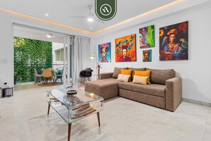 Apartment, 1 King Bed with Sofa bed, Kitchen, Ocean View (DTerrace 405) | Living area