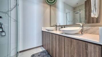 Condo, Multiple Beds, Pool Access, Ocean View (Maritima Playa 1P) | Bathroom
