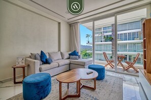 Condo, várias camas, sacada, vista para a piscina (Quinta San Miguel 502 T2) | Área de estar