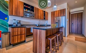 Apartment, Multiple Beds, Kitchen, Ocean View (DToscana 308) | Private kitchen | Dining tables