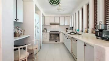 House, Multiple Beds, Kitchen, Ocean View (Punta Ixtapa PH6) | Private kitchen | Coffee/tea maker, dining tables