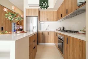 Apartment, 1 King Bed with Sofa bed, Kitchen, Ocean View (Harbor 171 Torre Norte 804) | Private kitchen