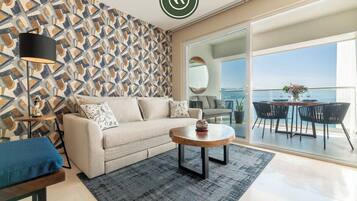 Condo, 1 cama King size y sofá cama, hidromasaje, vista al océano (Harbor 171 North Tower 804) | Área de sala de estar