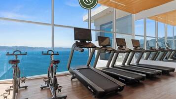 Condo, 1 cama King size y sofá cama, hidromasaje, vista al océano (Harbor 171 North Tower 804) | Sala de fitness