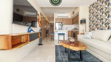 Condo, 1 cama King size y sofá cama, hidromasaje, vista al océano (Harbor 171 North Tower 804) | Área de sala de estar