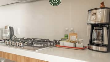 Condo, 1 cama King e sofá-cama, banheira de hidromassagem (Harbor 171 North Tower 804) | Cozinha privada