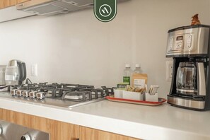 Condo, 1 cama King size y sofá cama, hidromasaje, vista al océano (Harbor 171 North Tower 804) | Cocina privada