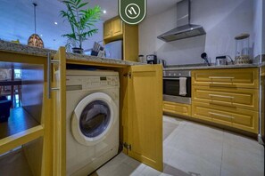 Departamento, varias camas, acceso a la alberca, vista a la playa (Taheima 2202) | Lavandería