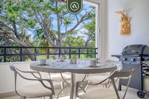 Appartement, meerdere bedden, toegang tot zwembad, uitzicht op strand (Taheima 2202) | Buiten dineren