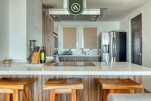 Apartamento, várias camas, cozinha, vista para o oceano (Bora Bora 104 GH03) | Cozinha privada | Mesas de jantar