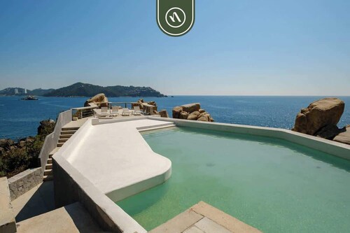 Amazing 3 BR Penthouse With Beachclub