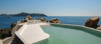 Amazing 3 BR Penthouse With Beachclub