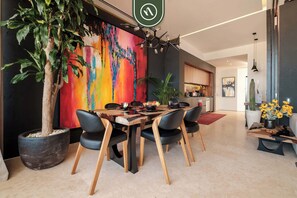 شقة - سرير ملكي مع أريكة سرير - بمطبخ - بمنظر للمحيط (Soho PV 1002 Casa de la Luna) | تناول الطعام