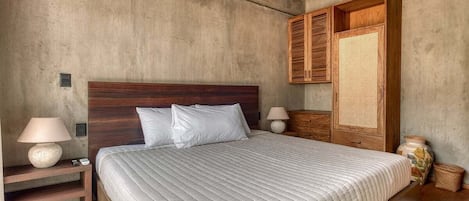 House, Multiple Beds, Patio, City View (Felix Diaz 3B) | 3 bedrooms, individually decorated, individually furnished, bed sheets