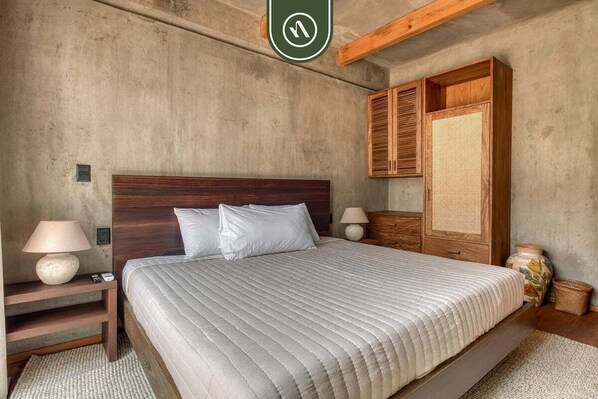 House, Multiple Beds, Patio, City View (Felix Diaz 3B) | 3 bedrooms, individually decorated, individually furnished, bed sheets