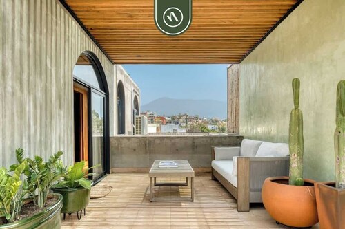 Luxury 3 BR House in Downtown - AC - Peaceful