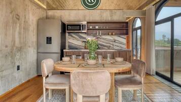 Casa, varias camas, cocina, vista a la ciudad (Felix Diaz 3B) | Cocina privada | Cafetera y tetera y comedor