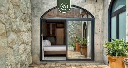 Luxury 3 BR House in Downtown - AC - Peaceful