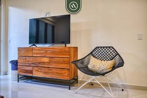 Studiosuite, 1 King-Bett und Schlafsofa, Whirlpool, Strandblick (Nayri Life Spa 206) | Innenbereich