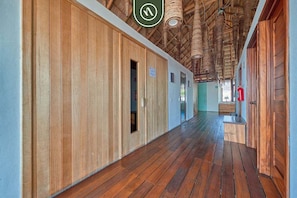 Suite studio, 1 très grand lit et 1 canapé-lit, vue sur la plage (Nayri Life Spa 206) | Intérieur