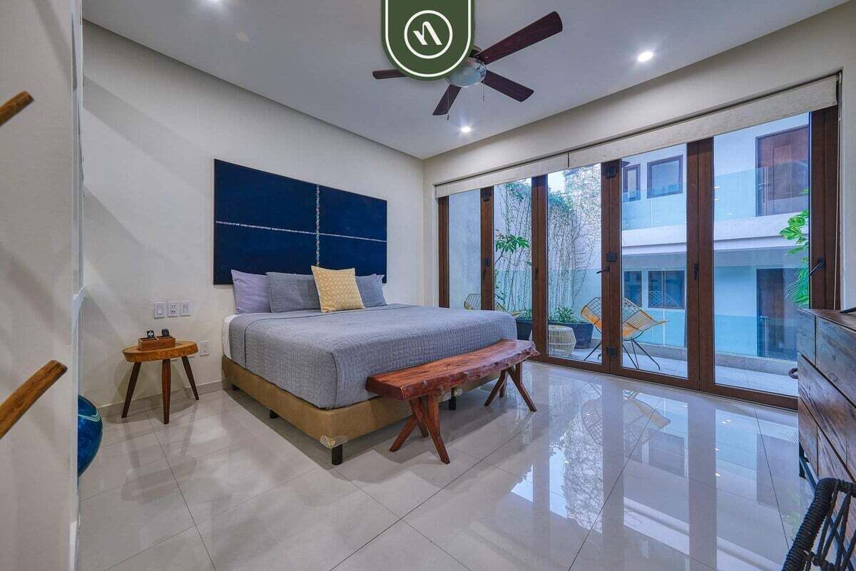 Studio Suite, 1 Tempat Tidur King dengan tempat tidur Sofa, hot tub (Nayri Life Spa 206) | 1 kamar tidur dan didekorasi berbeda-beda