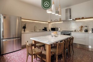 Apartment, Multiple Beds, Patio, City View (Mariano Matamoros 201 Piso 1) | Private kitchen