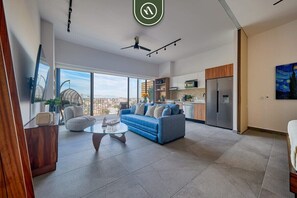 Studio, 1 King Bed, Pool Access, City View (Oasis-810) | Living area